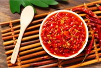 小袋辣椒醬料包裝機(jī)大大提高了銷(xiāo)售率